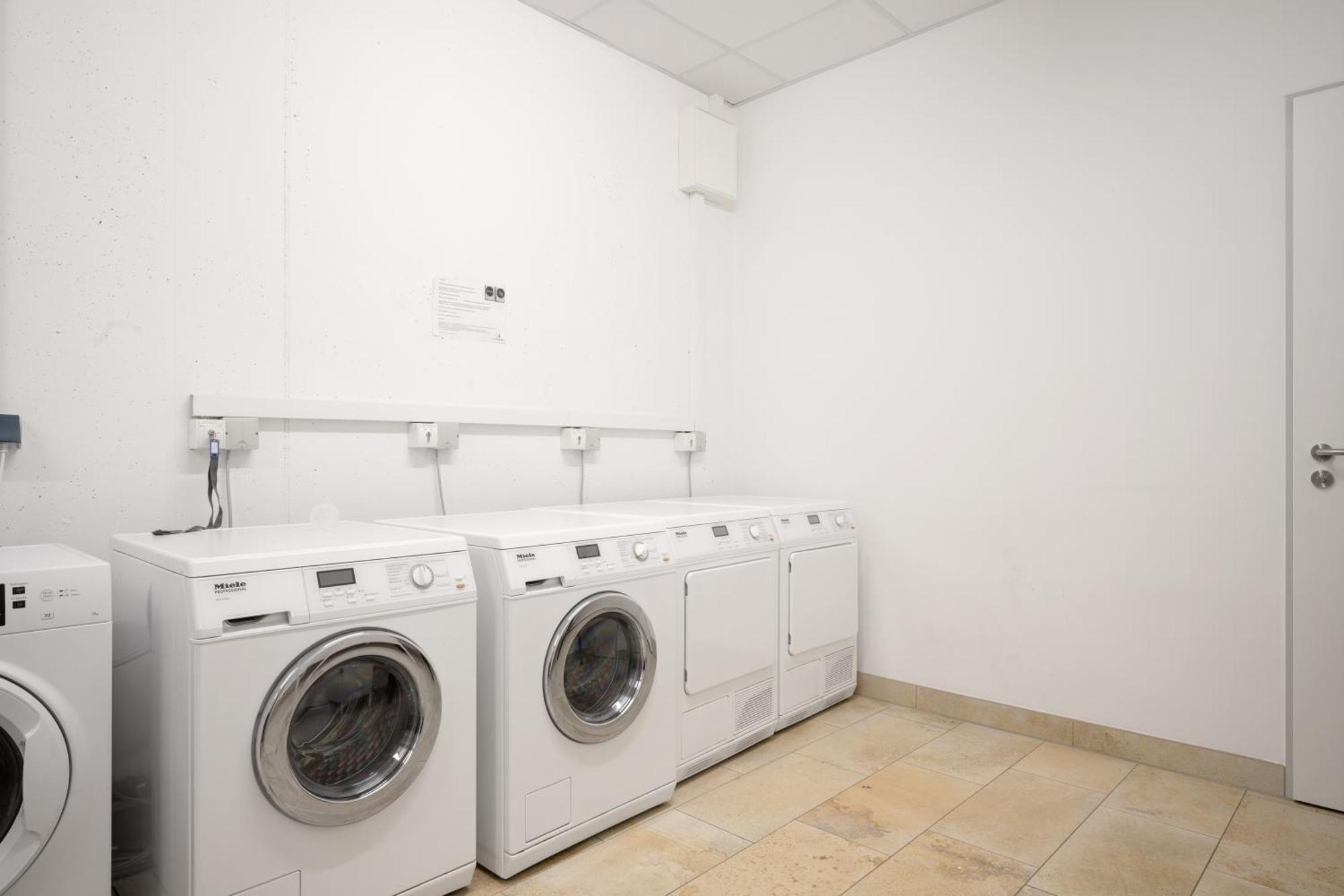 Snooze Apartments Holzkirchen  Bagian luar foto