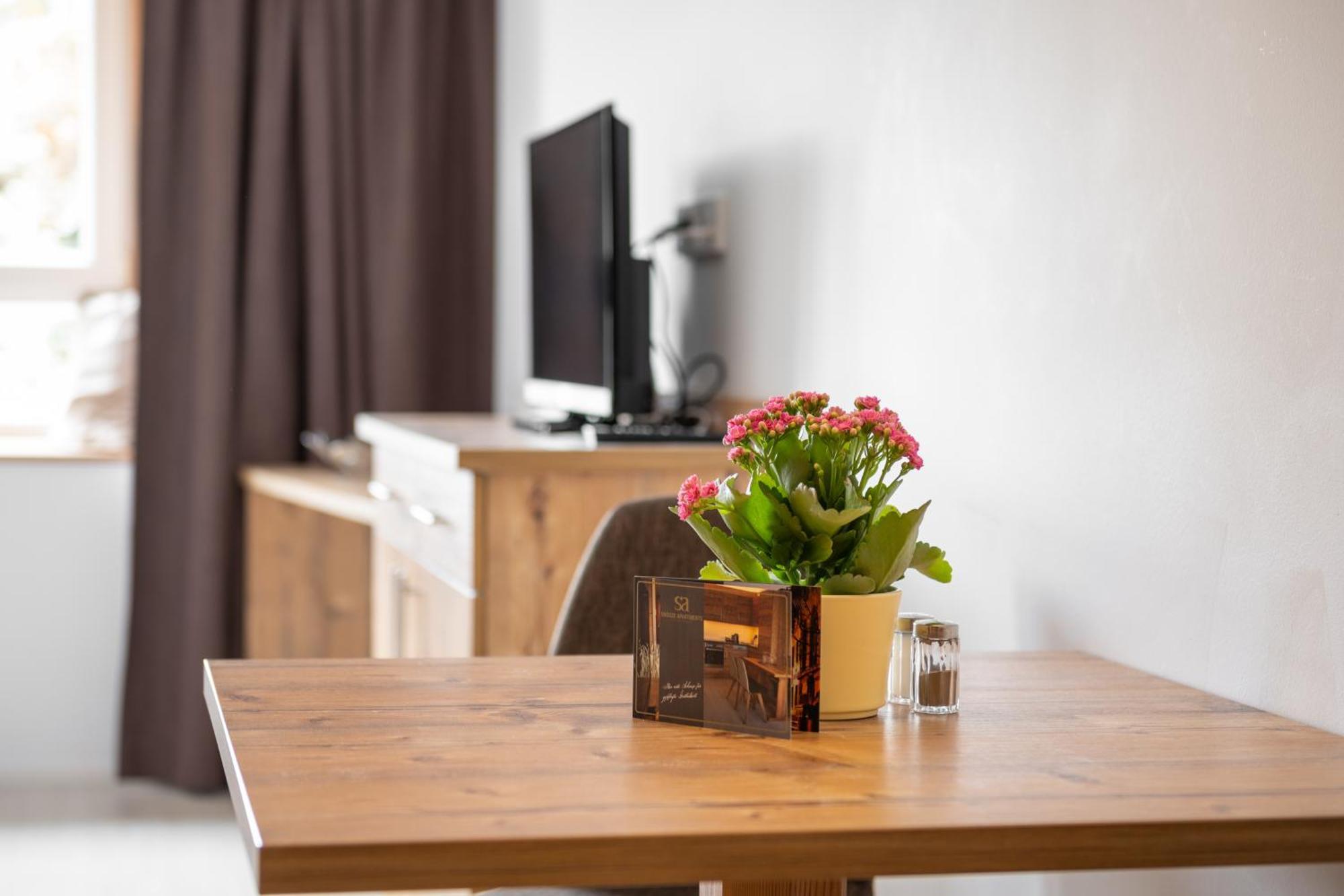 Snooze Apartments Holzkirchen  Bagian luar foto