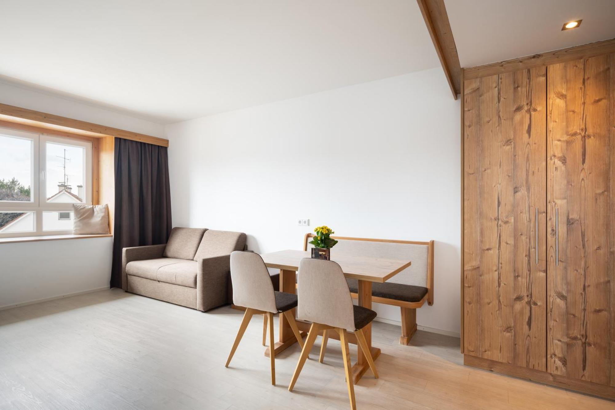 Snooze Apartments Holzkirchen  Bagian luar foto