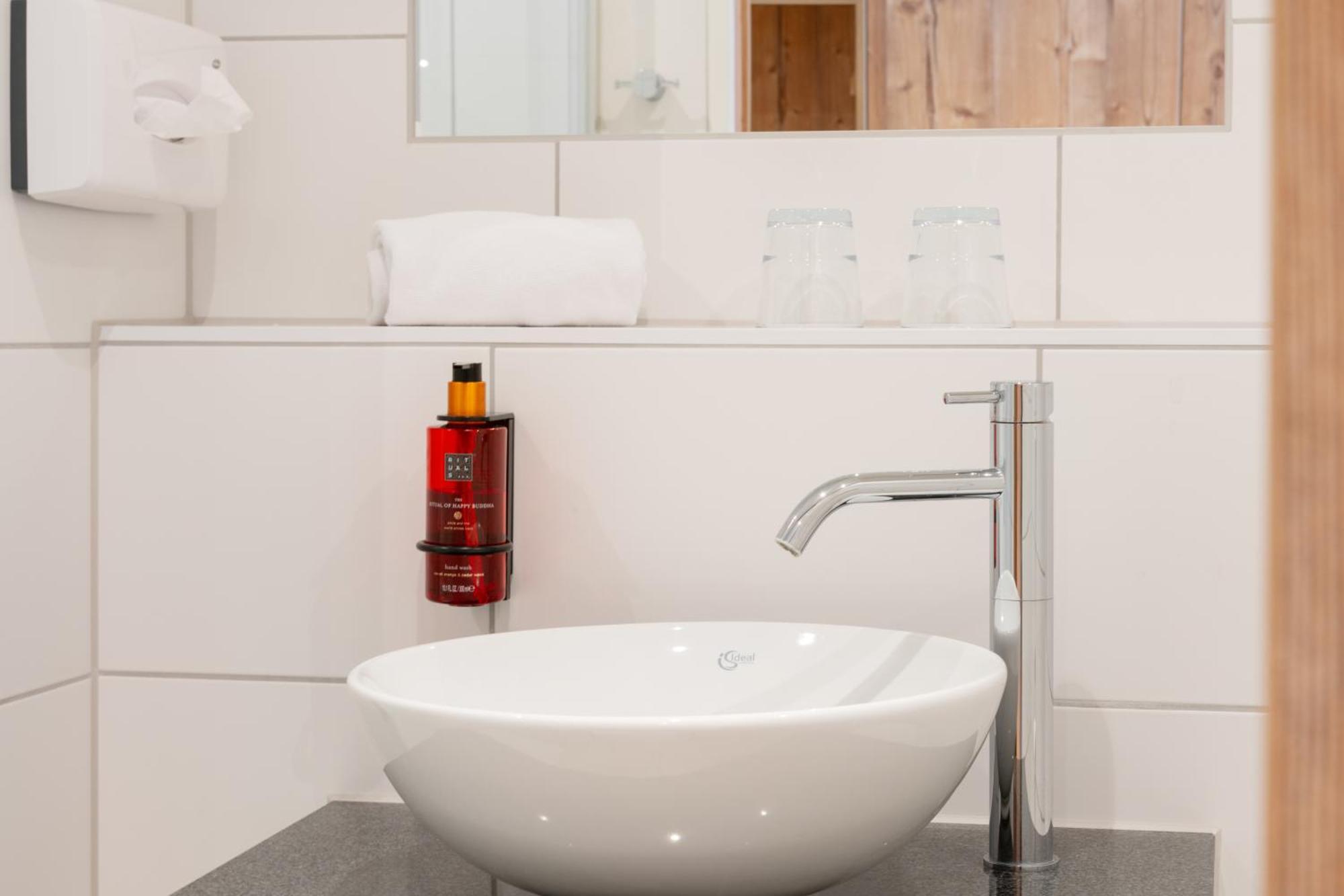 Snooze Apartments Holzkirchen  Bagian luar foto
